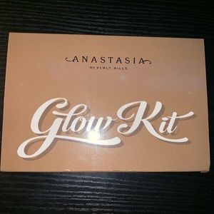 Anastasia Glow kit